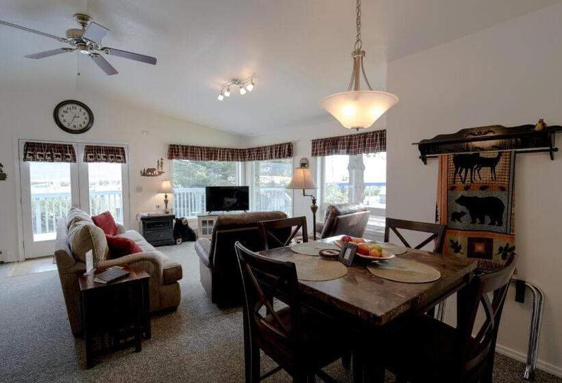 Люкс с Балконом, Bears Den Alaska Lodging