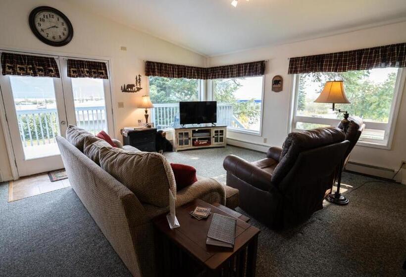 Люкс с Балконом, Bears Den Alaska Lodging