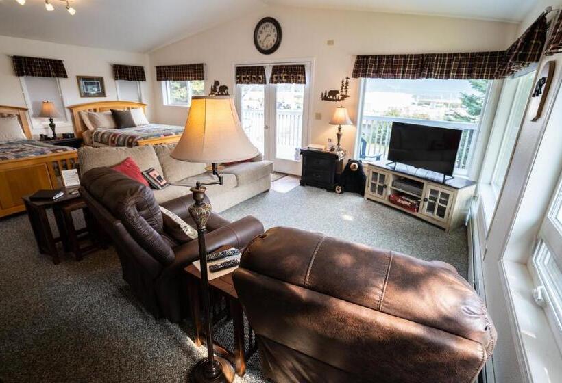 Люкс с Балконом, Bears Den Alaska Lodging