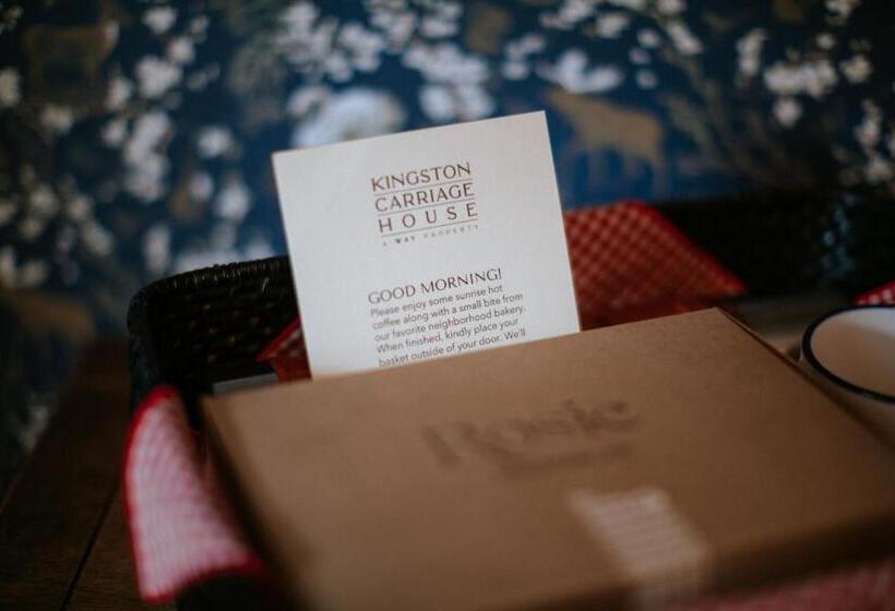 スタンダードトリプルルーム, Kingston Carriage House