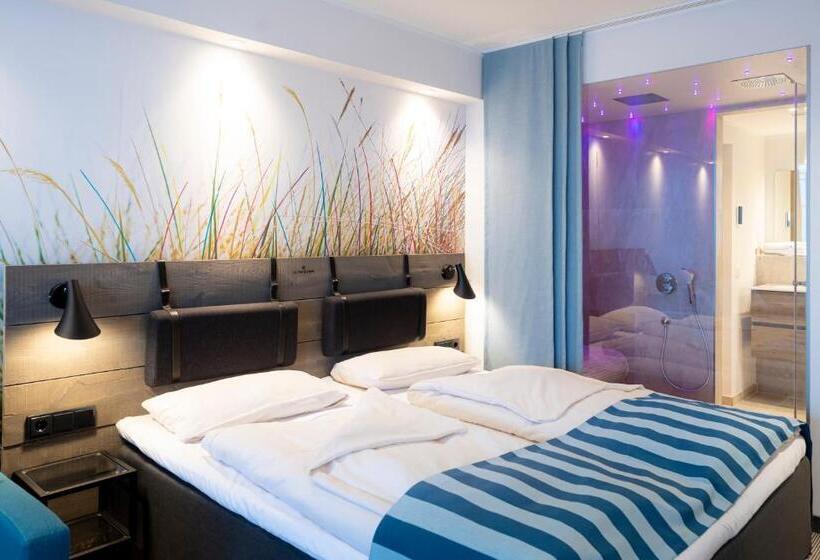 豪华海景房带阳台, Slowdown Bottsand Hotel Und Spa