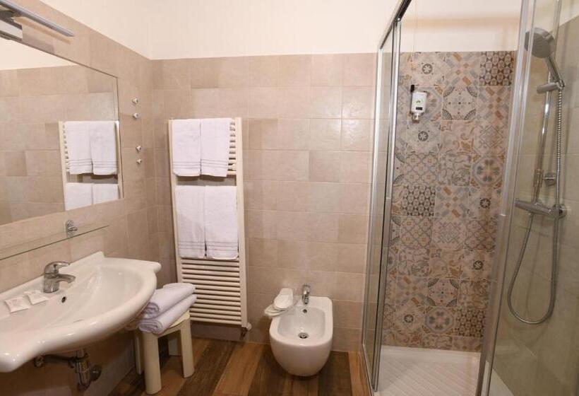 اتاق استاندارد چهارنفره با بالکن, Valgranda Wellness & Spa