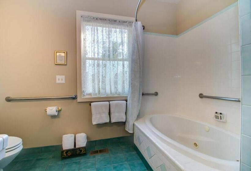 Люкс Deluxe Кровать Кинг, Winchester Inn