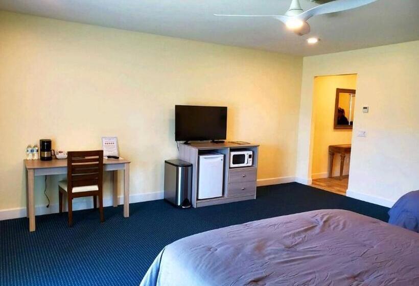 סוויטה עם נוף לנהר, The Rivers Edge Motel