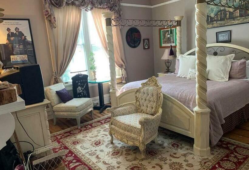 バスルーム共有のトリプルスタンダード, Inn Upon Moon River Plantation
