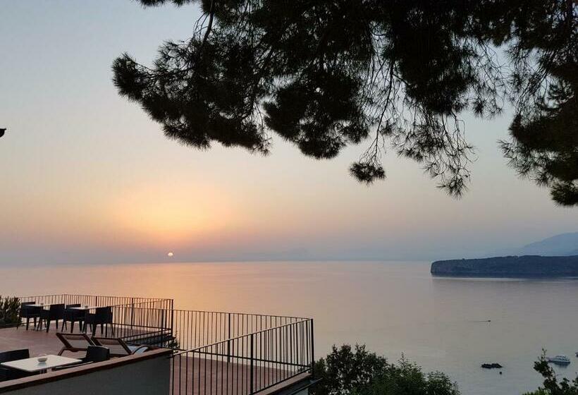 Номер Deluxe Вид на Море с Балконом, Villa Crawford