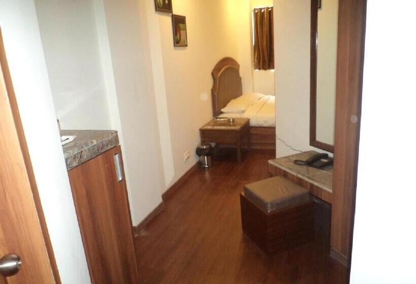 Номер Deluxe, Lords  Eco Inn Gandhidham