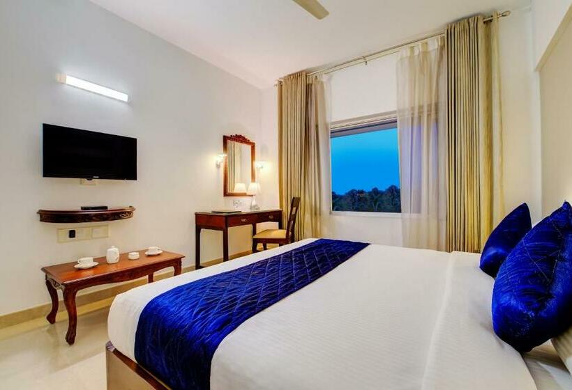 اتاق کلاسیک, Sterling Guruvayur