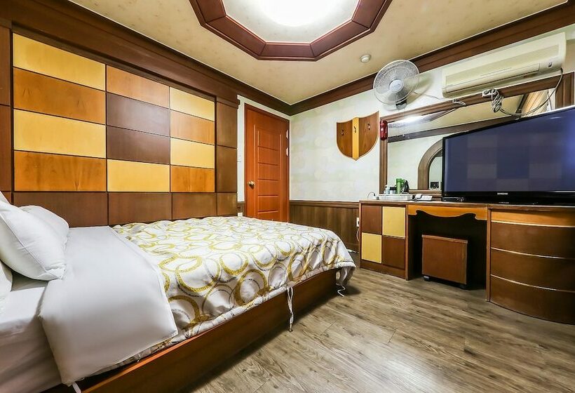 Номер Стандарт, Pine Motel
