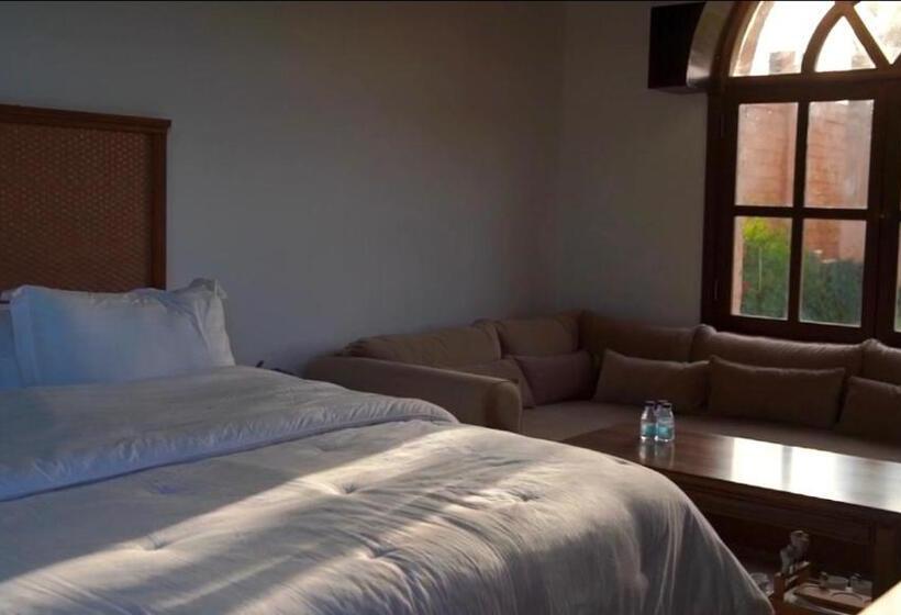 Номер Стандарт с Балконом, Al Rehbah Farm Resort   منتجع مزرعة الرحبة