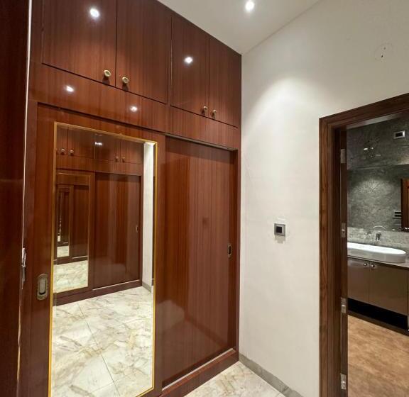 اتاق استاندارد با تخت بزرگ, Bhagya Homestay Royal Room Mohali S Best