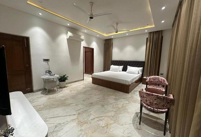 اتاق استاندارد با تخت بزرگ, Bhagya Homestay Royal Room Mohali S Best