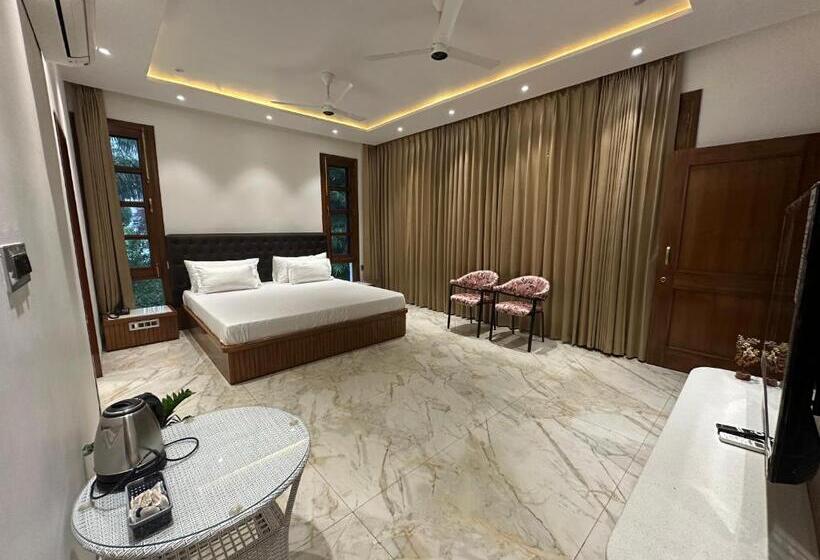 اتاق استاندارد با تخت بزرگ, Bhagya Homestay Royal Room Mohali S Best