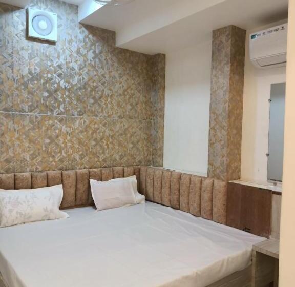 Номер Deluxe, Goroomgo Kshipra Guest House Ujjain