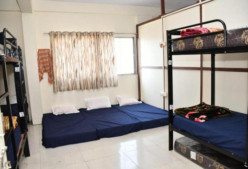 Кровать в Общей Комнате, Goroomgo Kshipra Guest House Ujjain