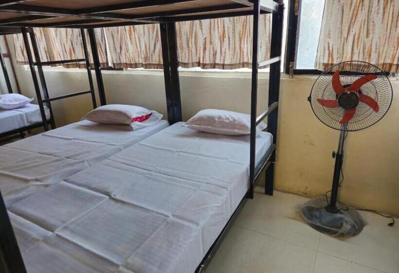 Кровать в Общей Комнате, Goroomgo Kshipra Guest House Ujjain