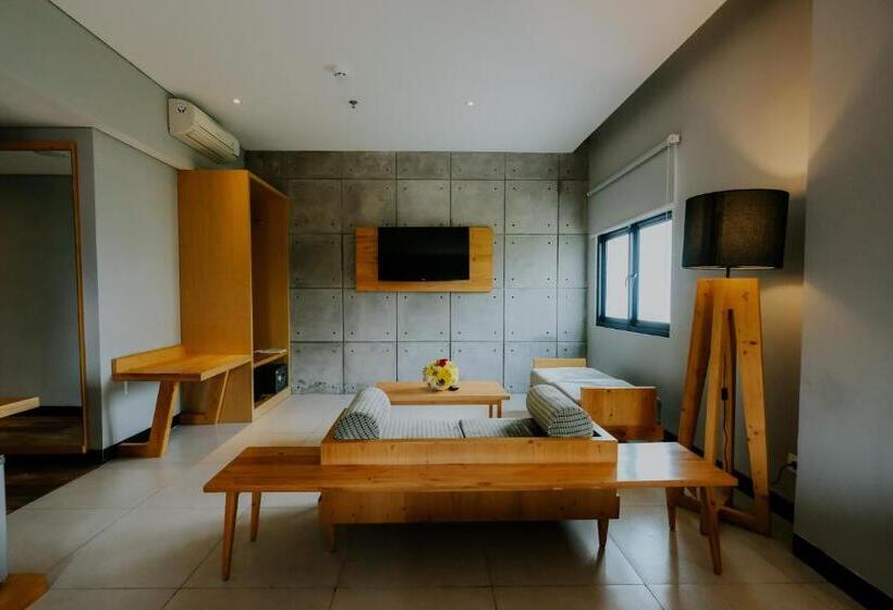Полулюкс, Ayaartta Hotel Malioboro