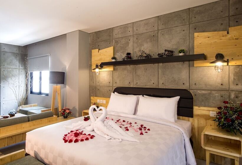 Полулюкс, Ayaartta Hotel Malioboro