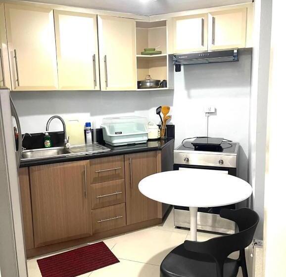 سوییت سوپریور, Newport Executive Villas Condo