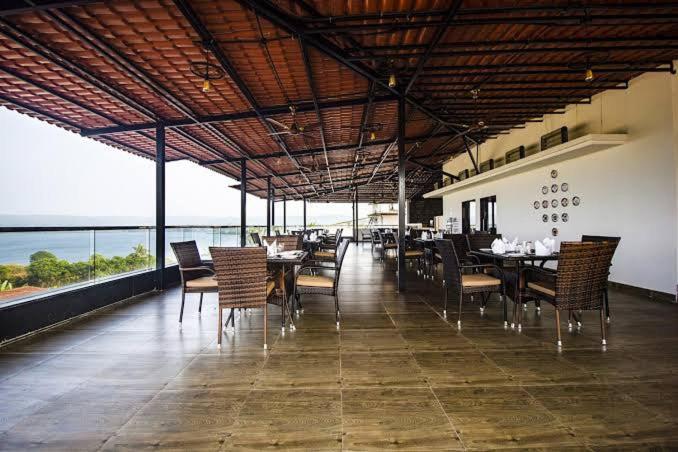 Апартаменты Deluxe 2 Спальни, Luxurious Riverfront  9min From Morjim Beach Span Suites And Villas