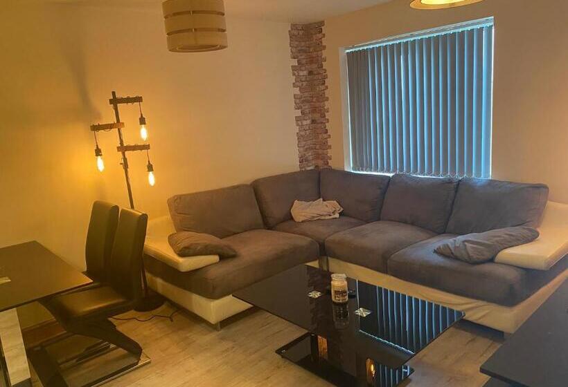 Номер Стандарт с Балконом, 14 16 Whitworth Street