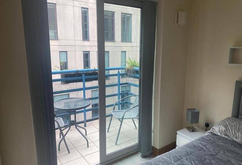 Номер Стандарт с Балконом, 14 16 Whitworth Street