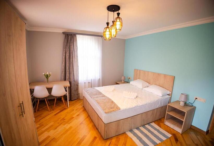 اتاق استاندارد با چشم‌انداز کوهستان, Lily S Guest House