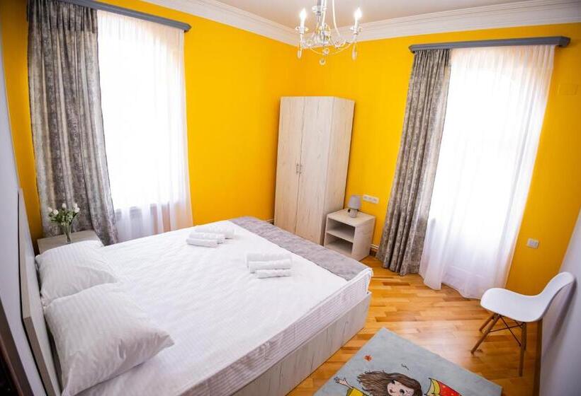اتاق استاندارد با چشم‌انداز کوهستان, Lily S Guest House
