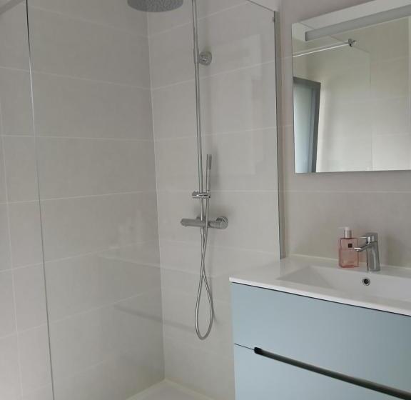 Номер Стандарт, Chambre Avec Terrasse Et Salle De Bain Privative