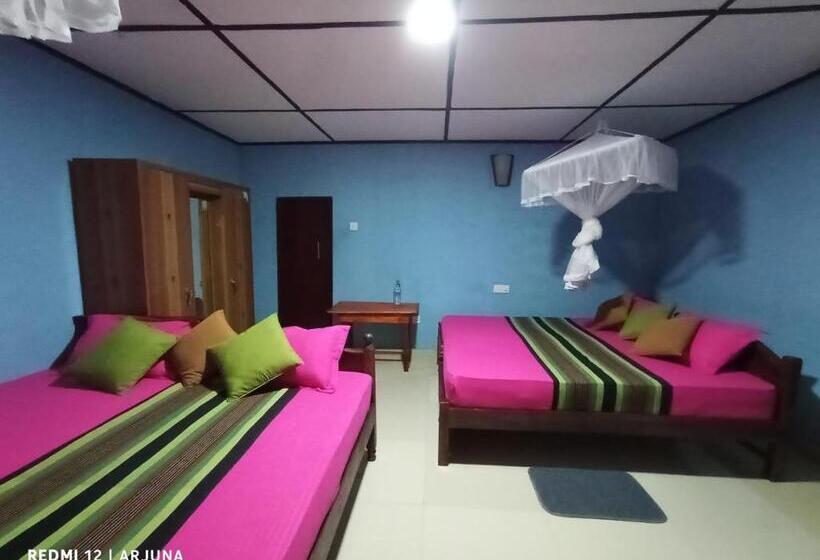 Номер Стандарт Трехместный, Travels First Sigiriya Hostel