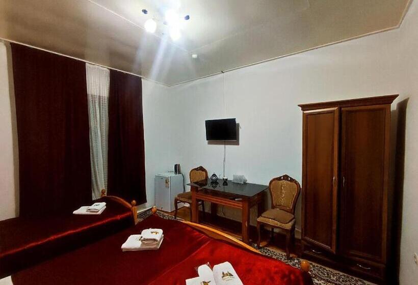 سوییت خانوادگی, Parvina Boutigue