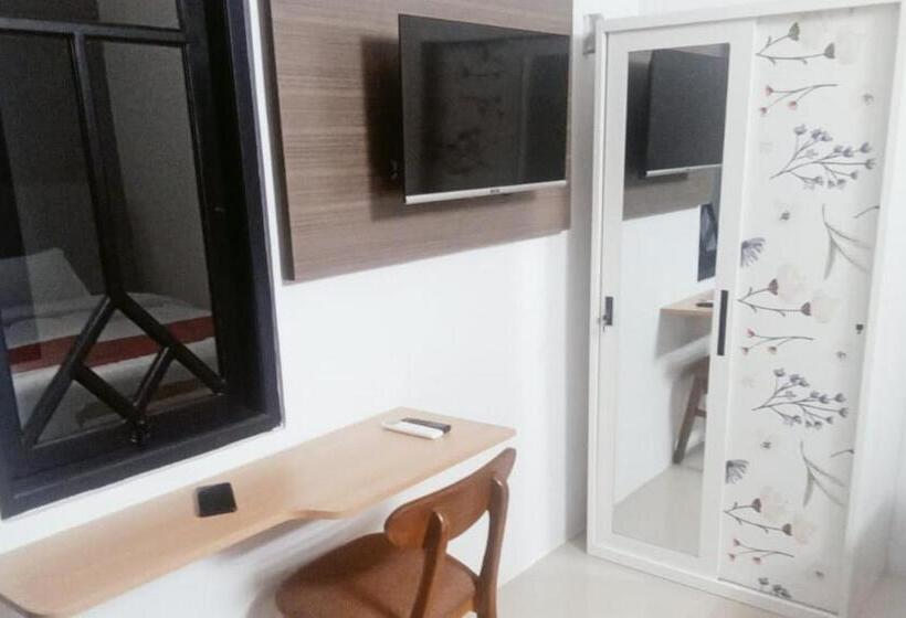 Номер Deluxe, Reddoorz Syariah Near Unimus Semarang