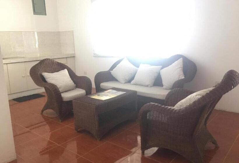 Семейный Номер, Llanes Bancolita S Resort   Taal Lakeview Resort Balete