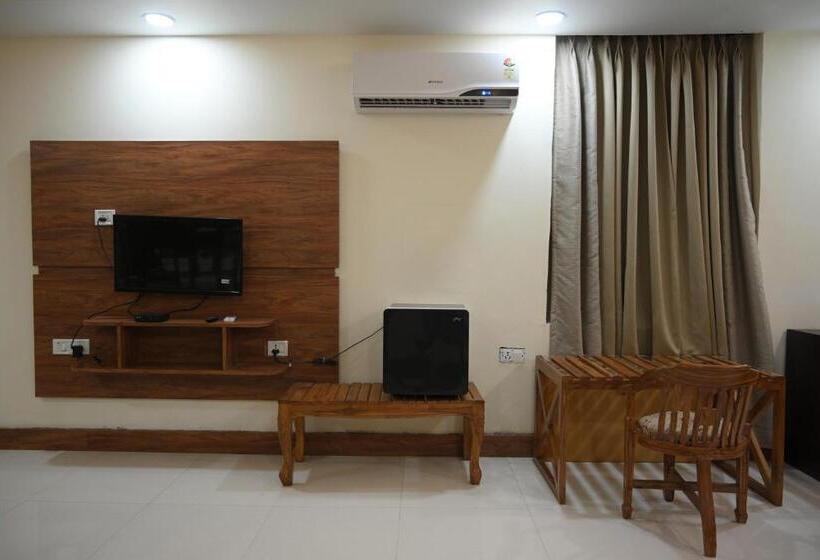 Номер Deluxe Кровать Кинг, Orchha Club And Resort   Ocr