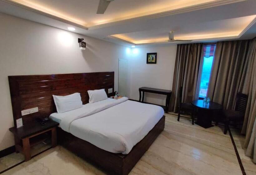 Номер Deluxe Кровать Кинг, Orchha Club And Resort   Ocr