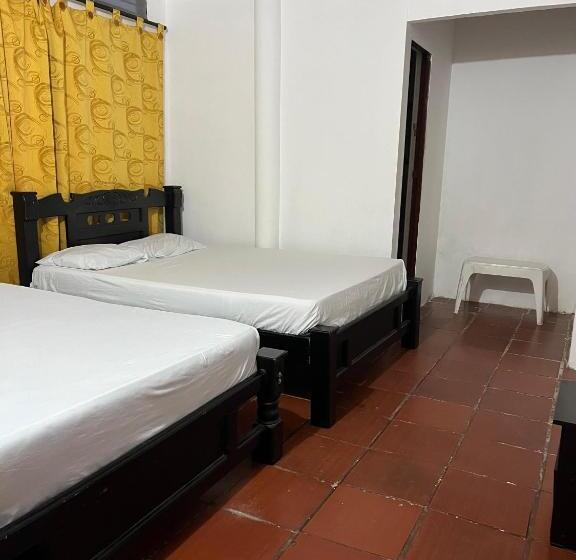 4인용 스탠다드 룸, Juva Hostel   Coveñas