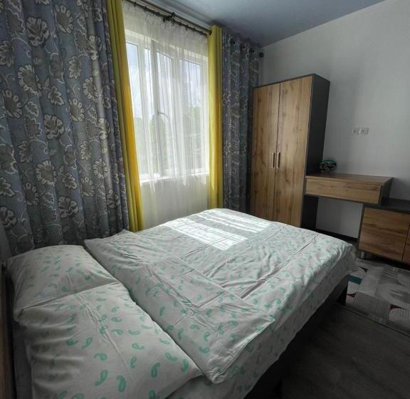 اتاق استاندارد چهار تخته, Nomad  Guest House