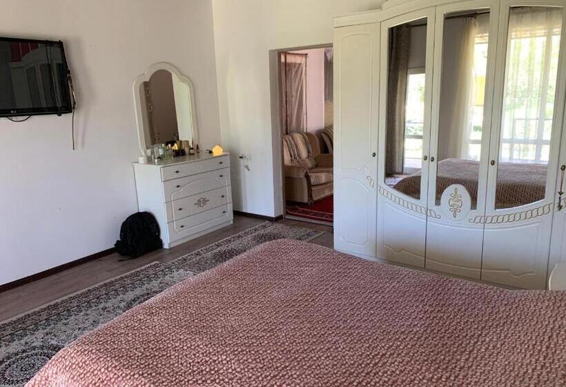 اتاق استاندارد با بالکن, Nomad  Guest House