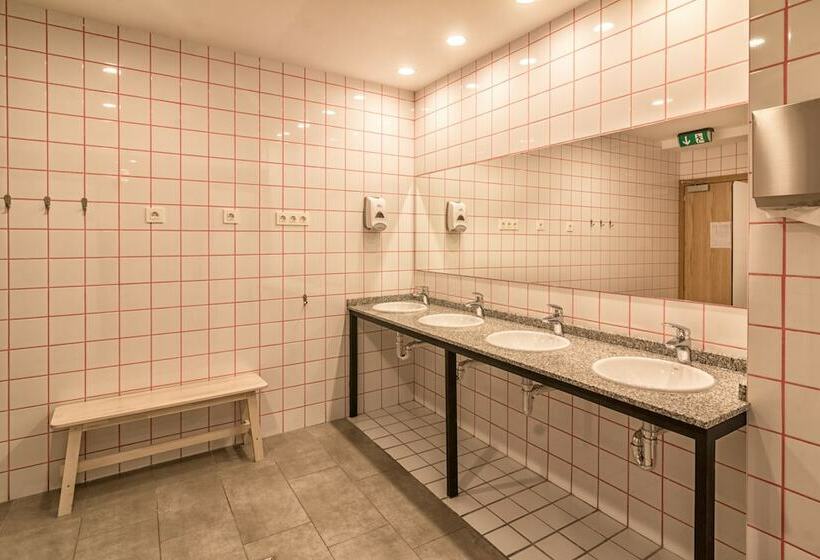 Cama em Quarto Compartilhado, Bcool Bilbao  Hostel