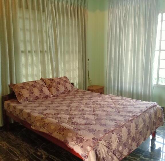 غرفة قياسية فردية, Kol House