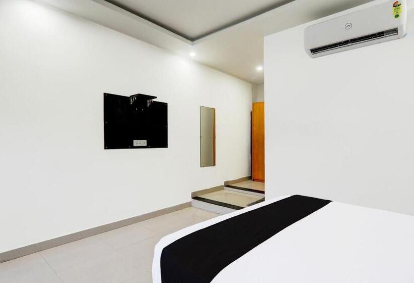 Трехместный Номер Классика, Oyo Hotel Om Palace
