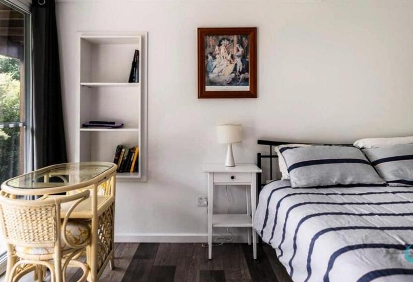 스탠다드 스튜디오, Caves Cottage Guest Suite