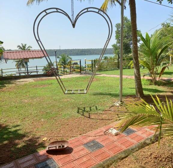 스탠다드 룸 호수 전망, Kayaltheeram Resort & Homestay