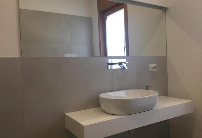اتاق لوکس, La Casa Nel Verde