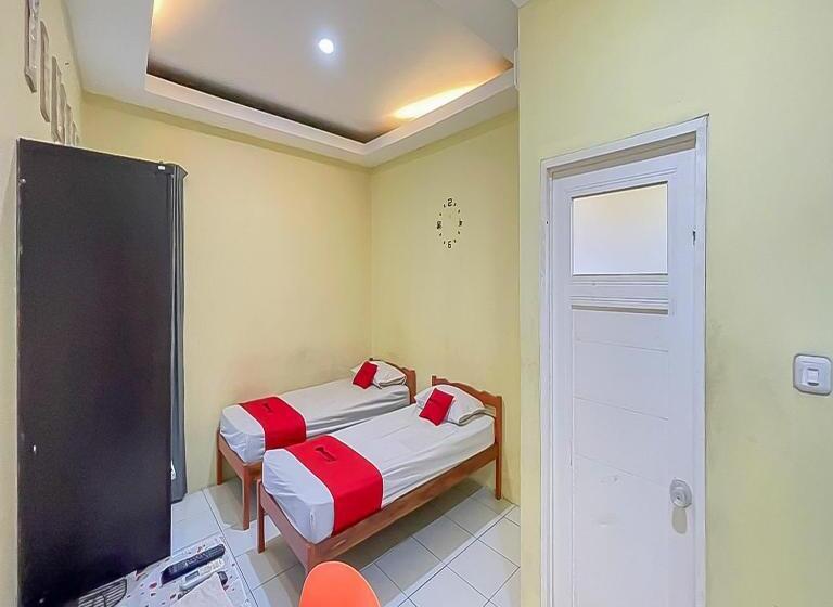 Номер Deluxe, Reddoorz At Wahidin Street Cirebon
