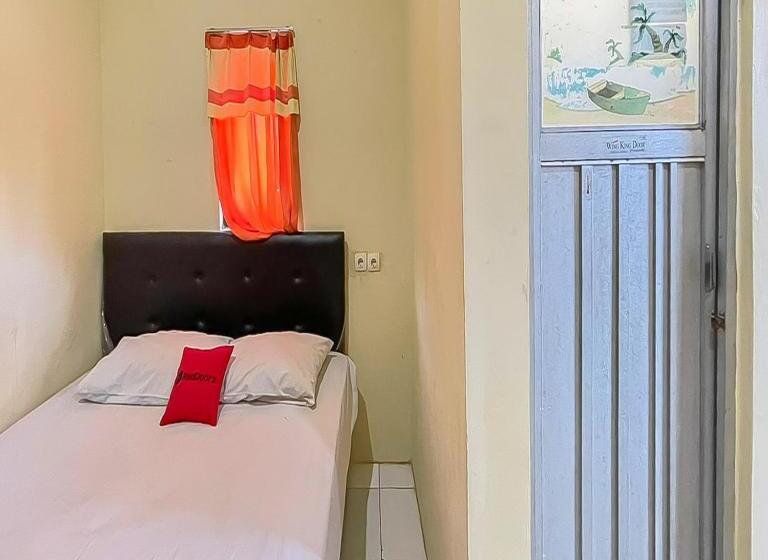 Номер Стандарт, Reddoorz At Wahidin Street Cirebon
