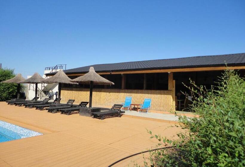 اتاق استاندارد سه نفره, Greenstone Land   Corbu