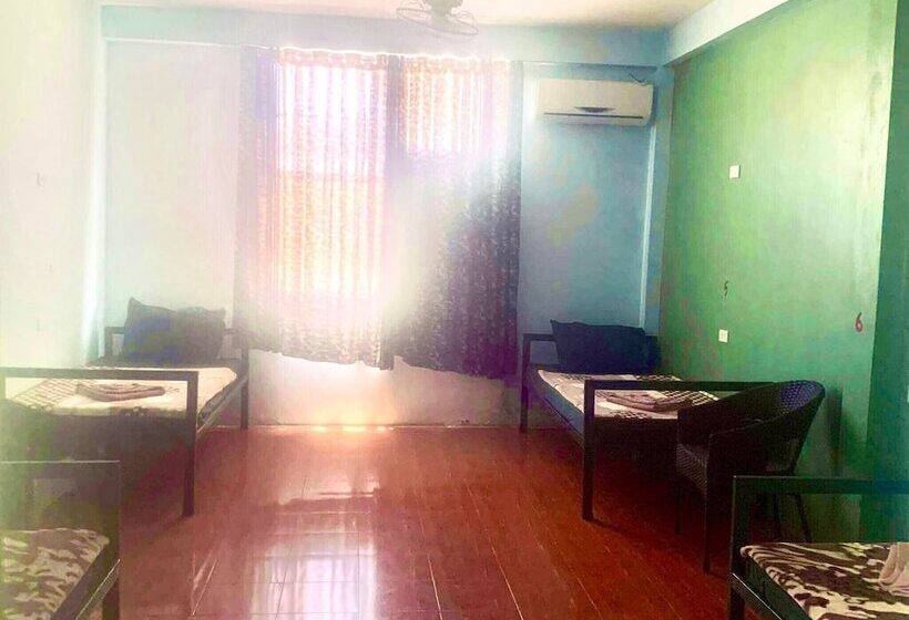 Cama em Quarto Compartilhado, Army Barracks Guesthouse
