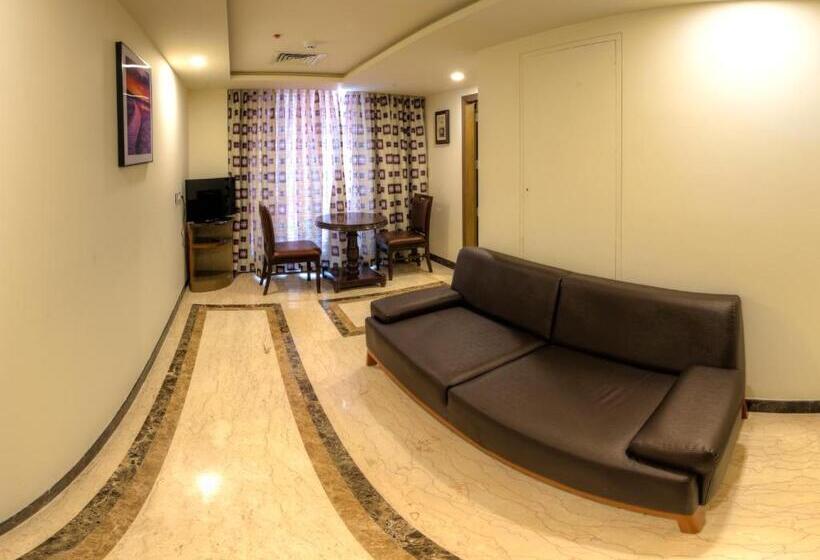 Люкс, Benzz Park Vellore