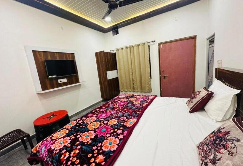Quarto Estandar, Ram Krishna Palace Ayodhya   Near Shree Ram Temple And Hanuman Garhi   Comfortable Stay